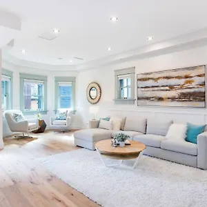 Easeful 2 Bedroom Unit Near Bay Apartment Vancouver