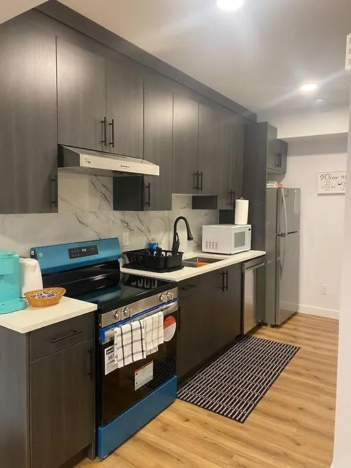 Pebbles' Cozy 2Bed Basement Suite - Near Downtown Эдмонтон